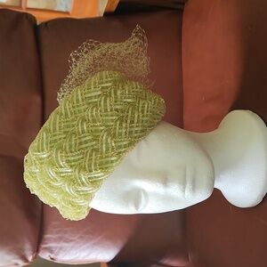 Vintage Lime Ribbon Pillbox Hat with Netting Excellent Condition Average Size